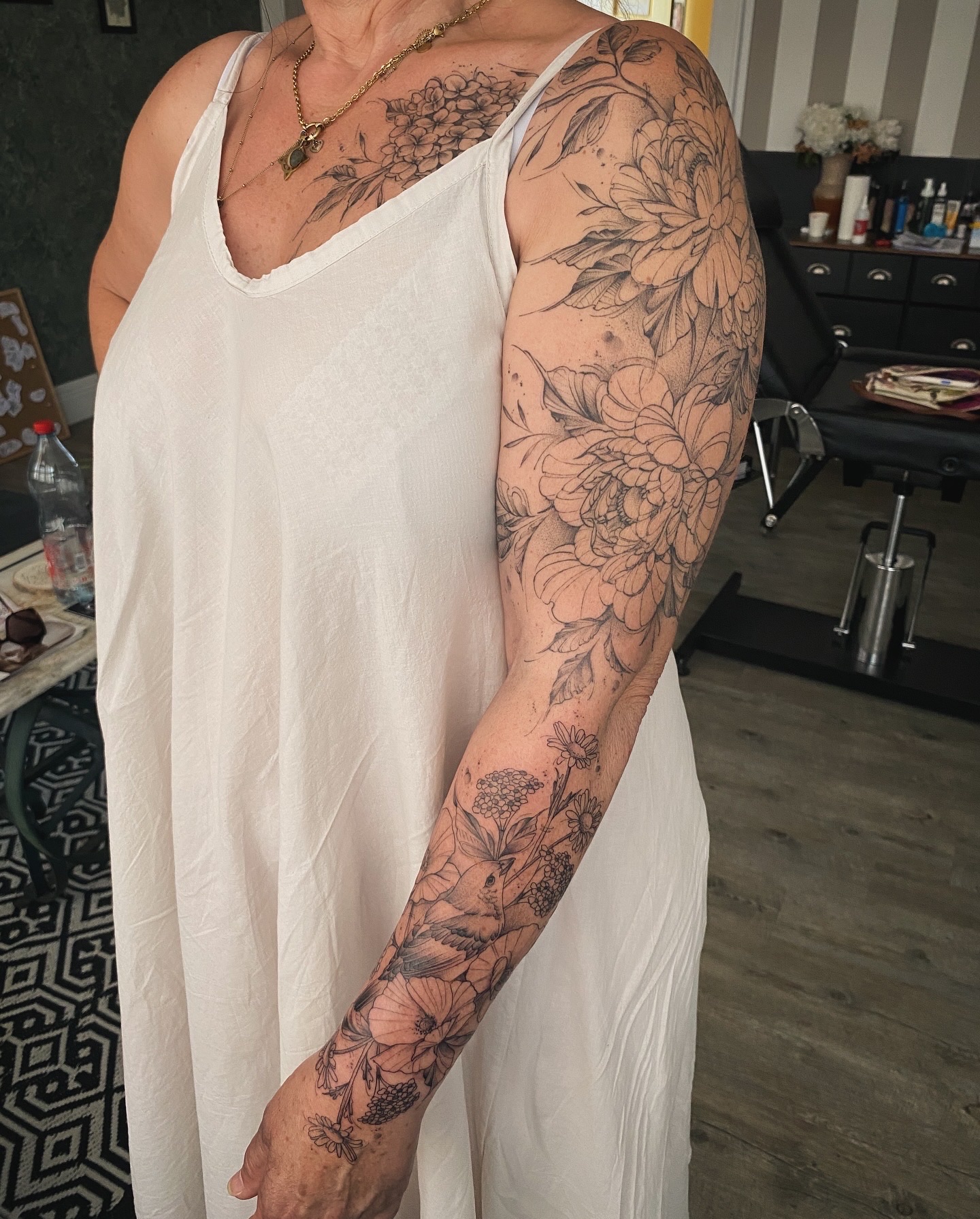 tattoo ligne fins florale 